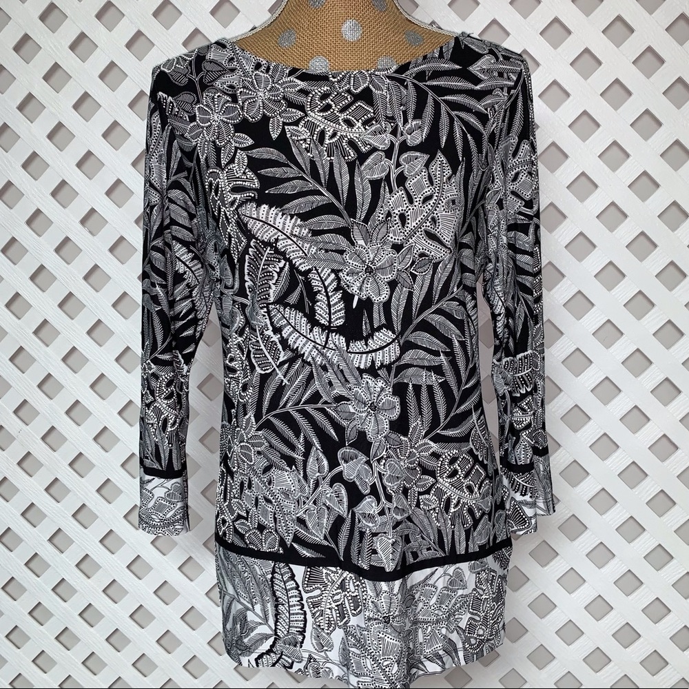 NWOT Ruby Rd Raised Design Blouse 3/4 Sleeve